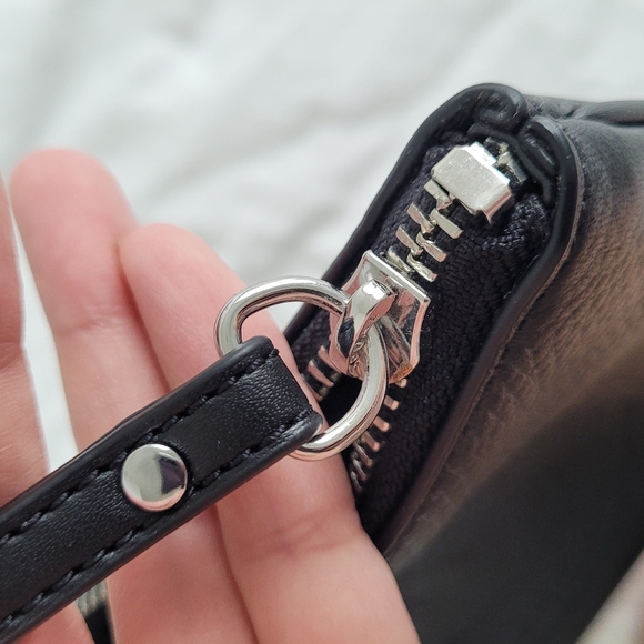 Michael kors wristlet - Picture 3 of 6